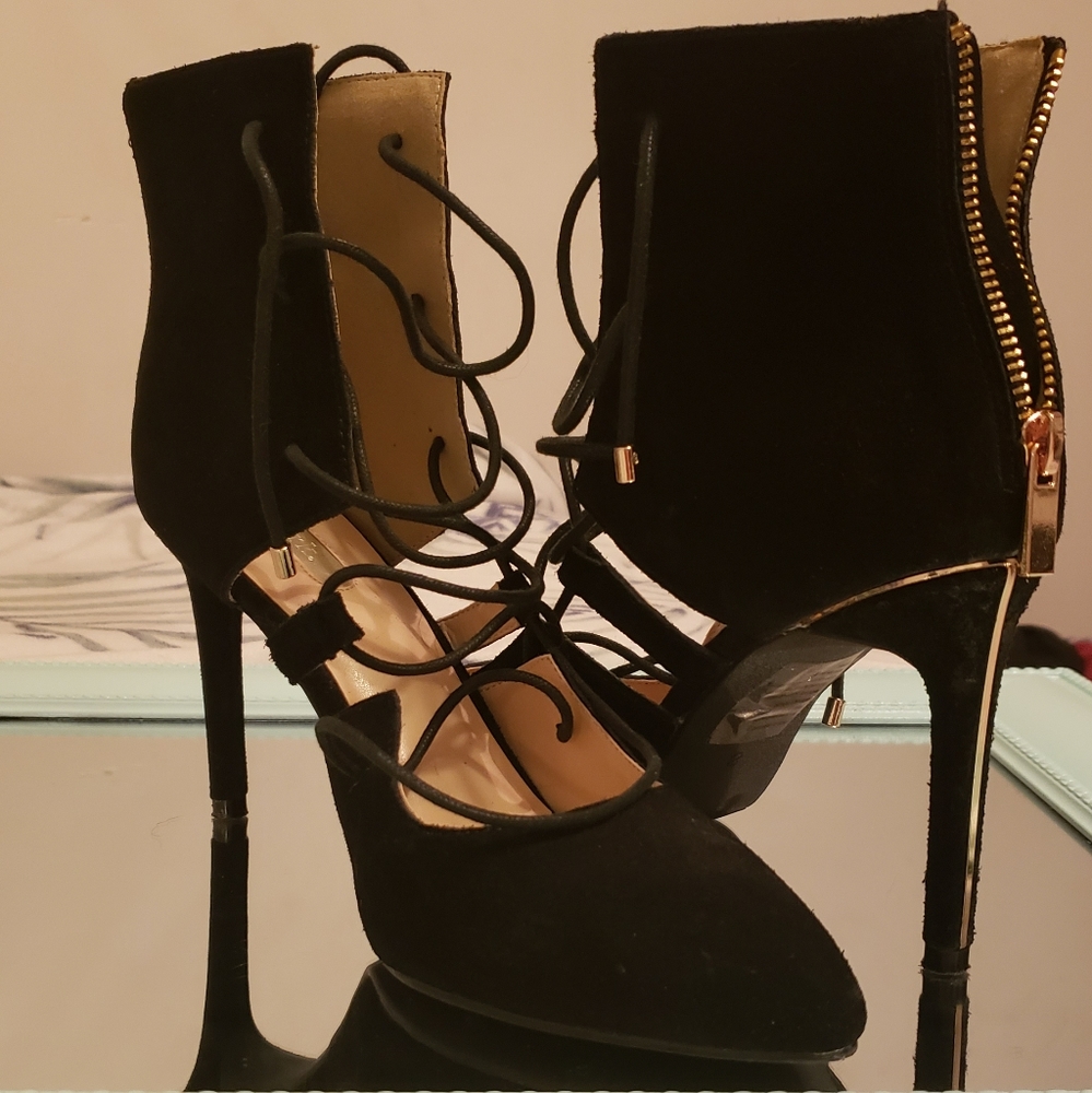 Mark. high heels open on front